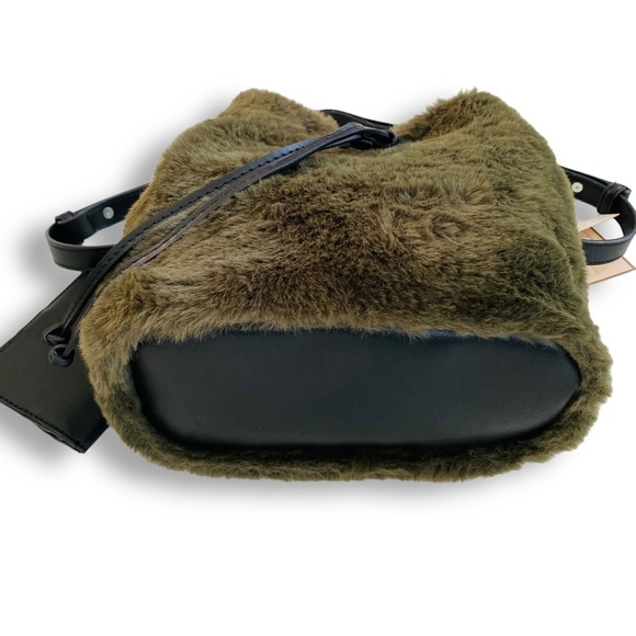 NWT House of Harlow Hunter Green Fur Handbag with Card Case Crossbody/Shoulder - Picture 7 of 15